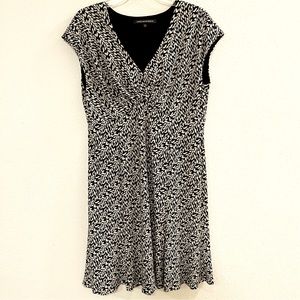 Jones Wear by Jones New York sleeveless V neck dress. Women’s size 14